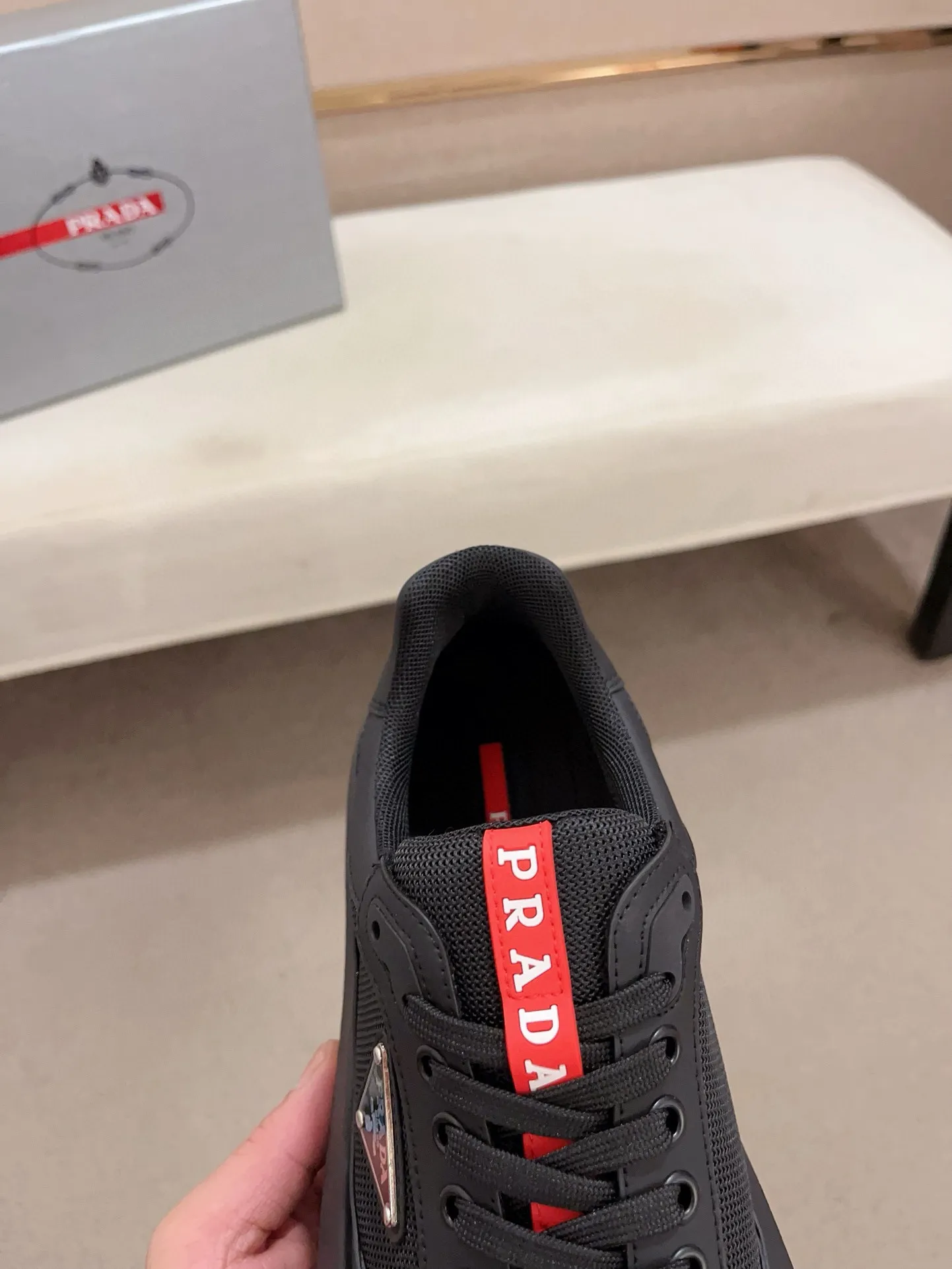 Factory price 620💰 ✔️✔️✔️Higher version High-quality new PRADA (Prada) counters are launched simultaneously. New men's shoes and 😘fabric are made of high-tech glue-spraying technology. Lining: Full cowhide lining. 👍🏿 High-end ☄️ air-cushion molded anti-slip rubber outsole, exquisite lines, simple and elegant, comfortable and high-end for leisure travel. Code number: 38 to 45 (can be customized to 46 to 47, non-refundable)